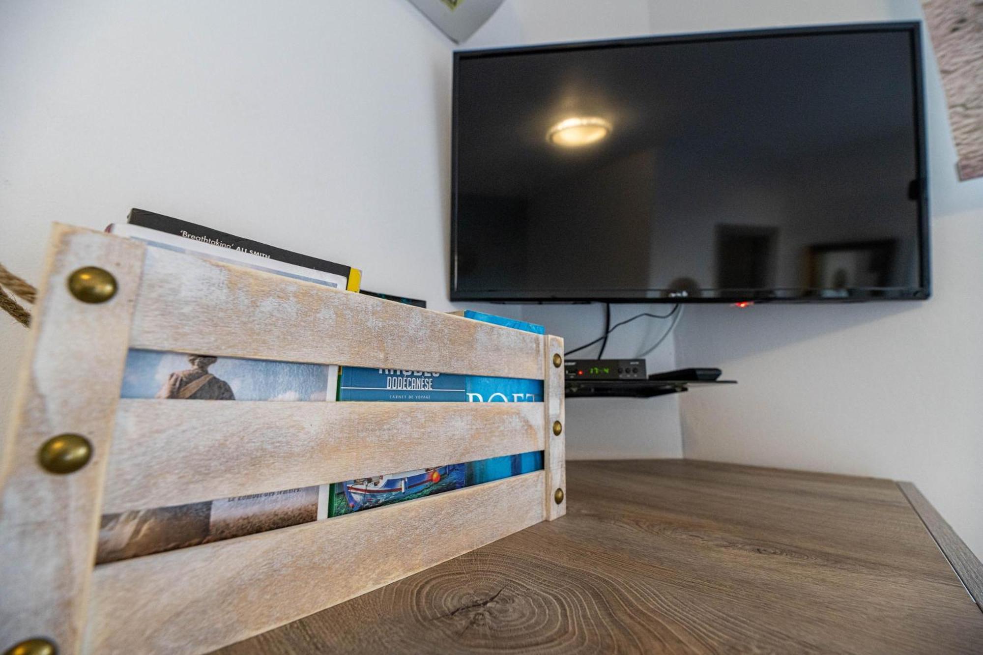 Aperanto Galazio Apartment Archangelos  Exteriör bild