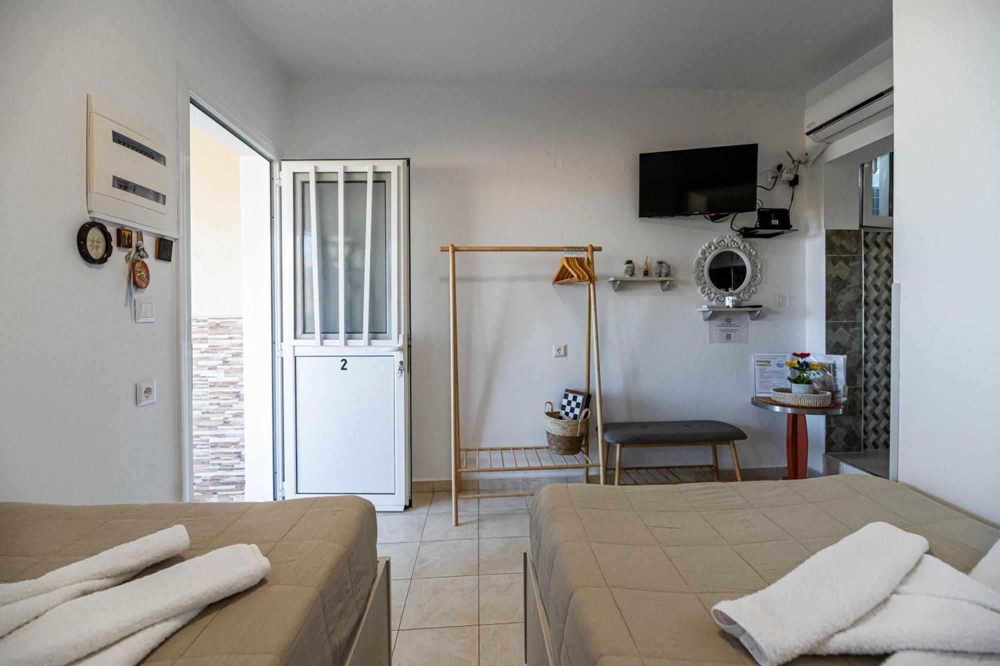 Aperanto Galazio Apartment Archangelos  Exteriör bild