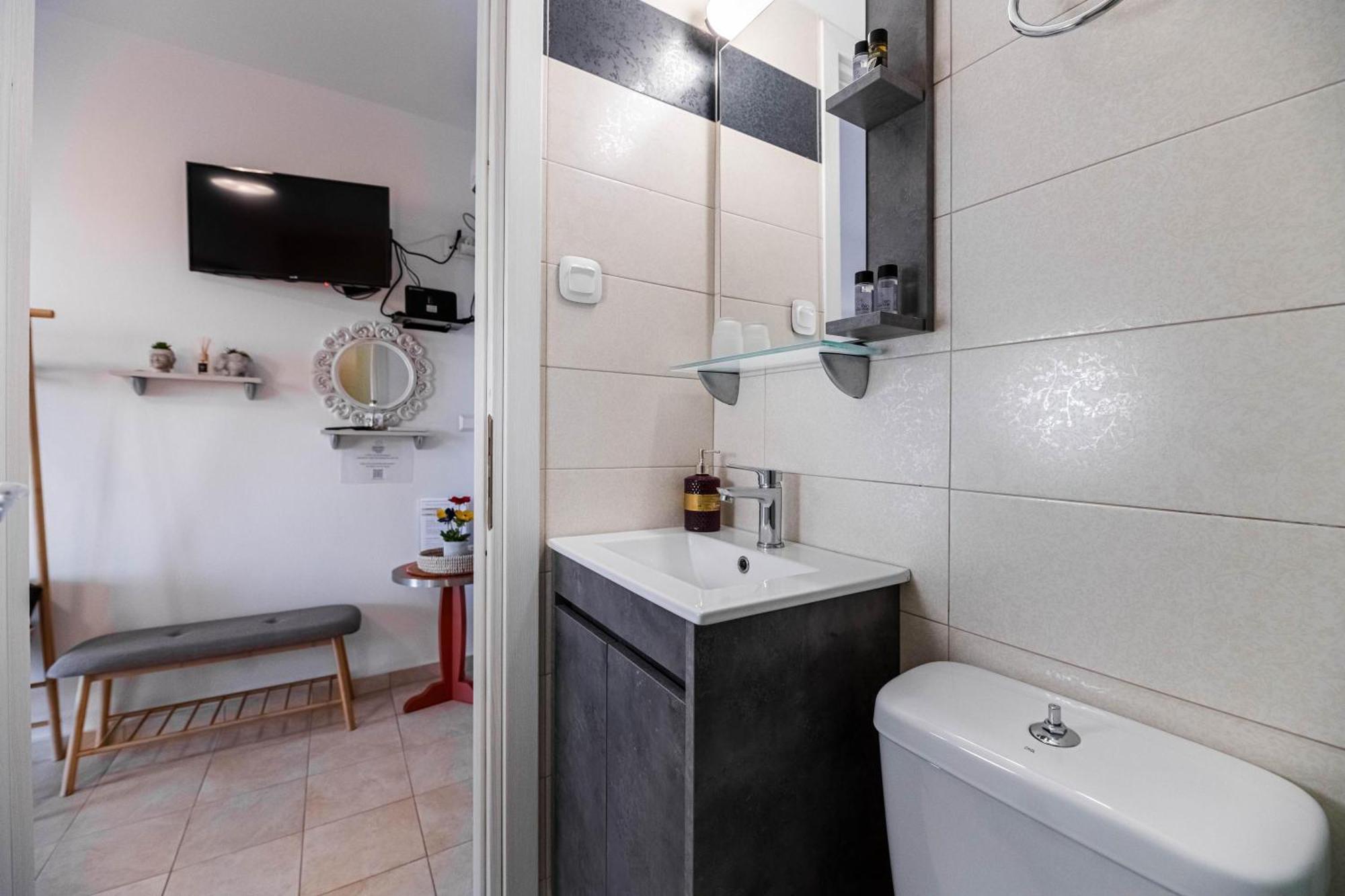 Aperanto Galazio Apartment Archangelos  Exteriör bild