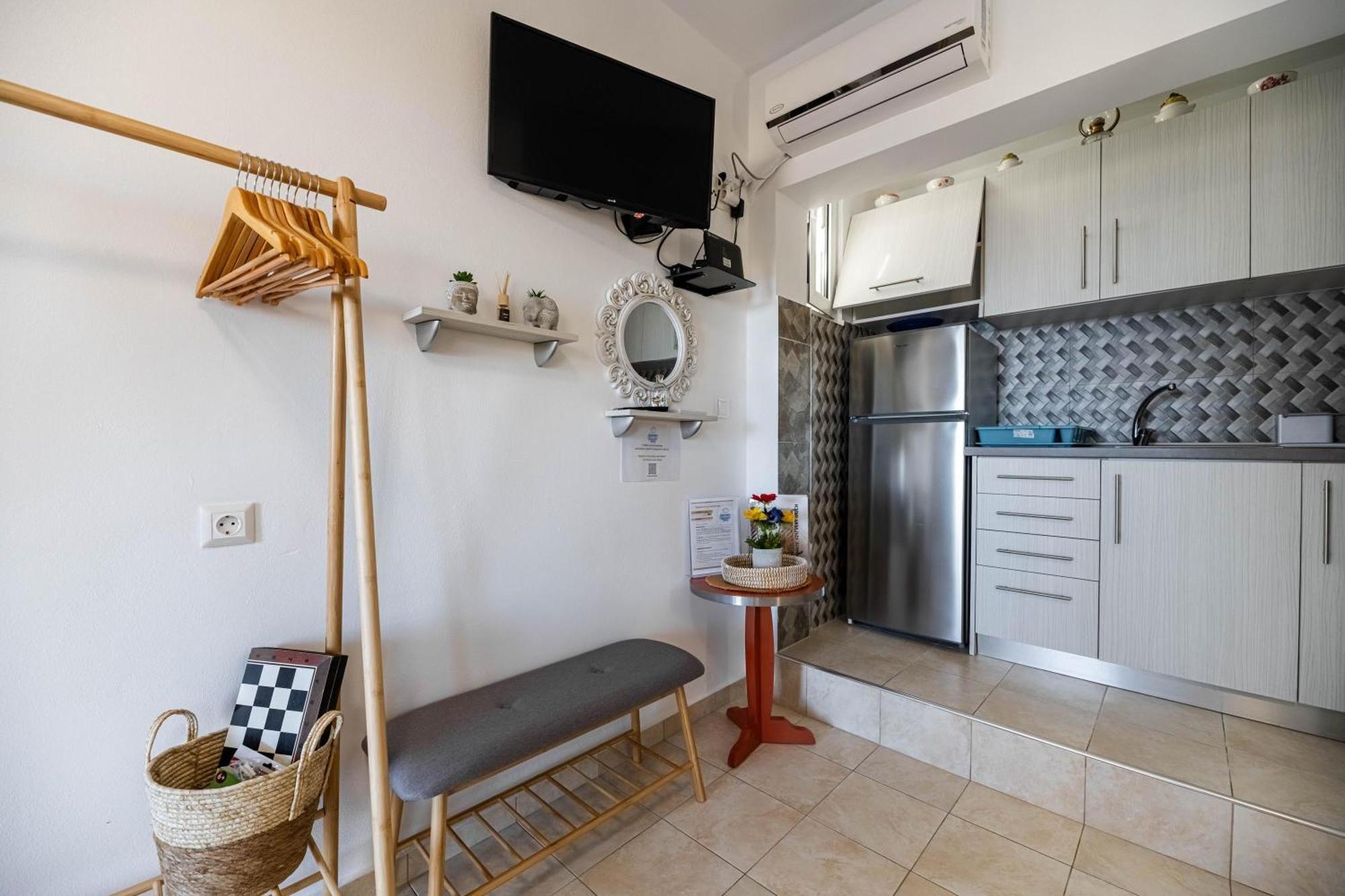 Aperanto Galazio Apartment Archangelos  Exteriör bild